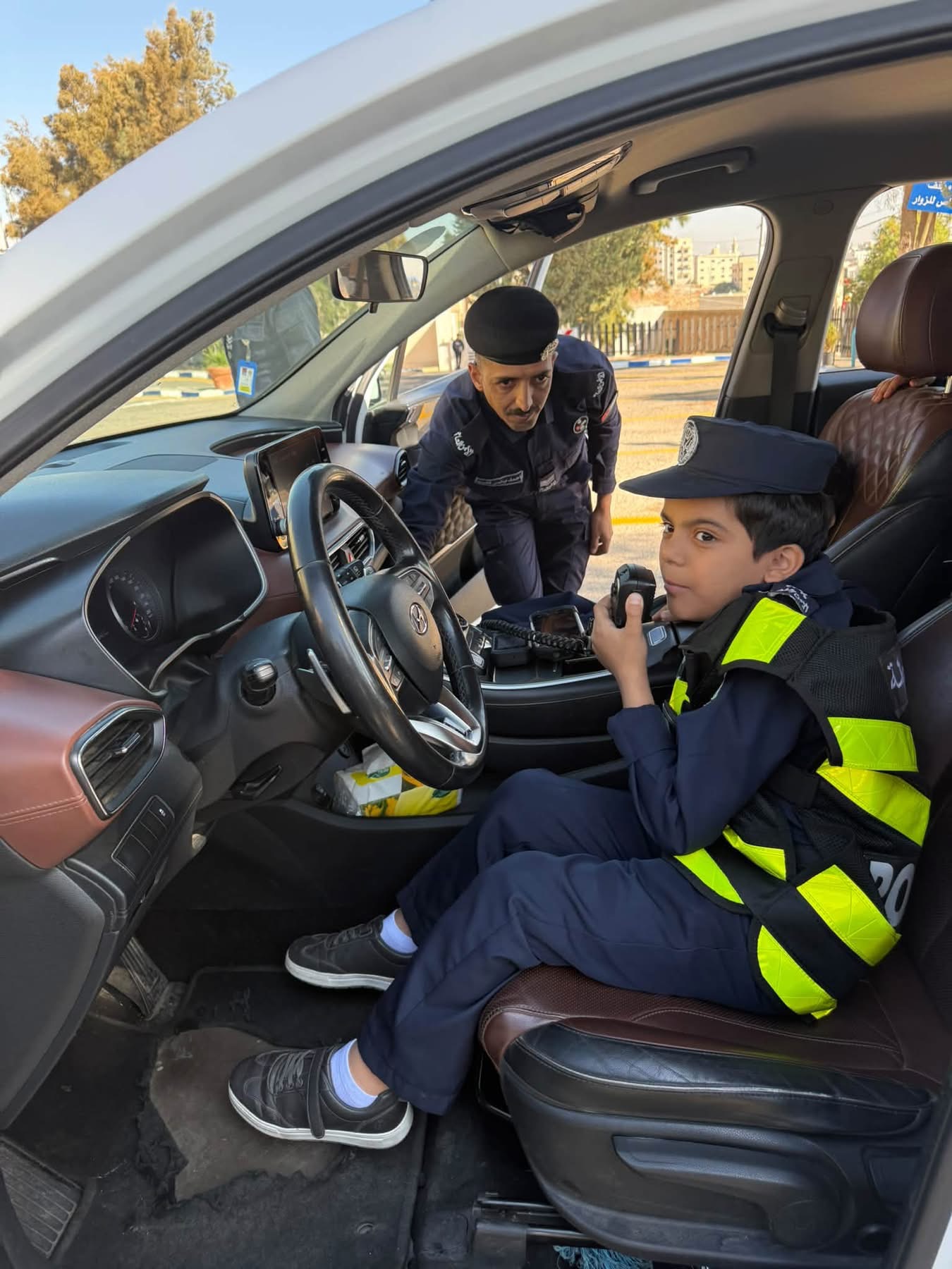 الدوريات الخارجية تستقبل طلبة قرطاج الدولية ضمن مبادرة الشرطي الصغير