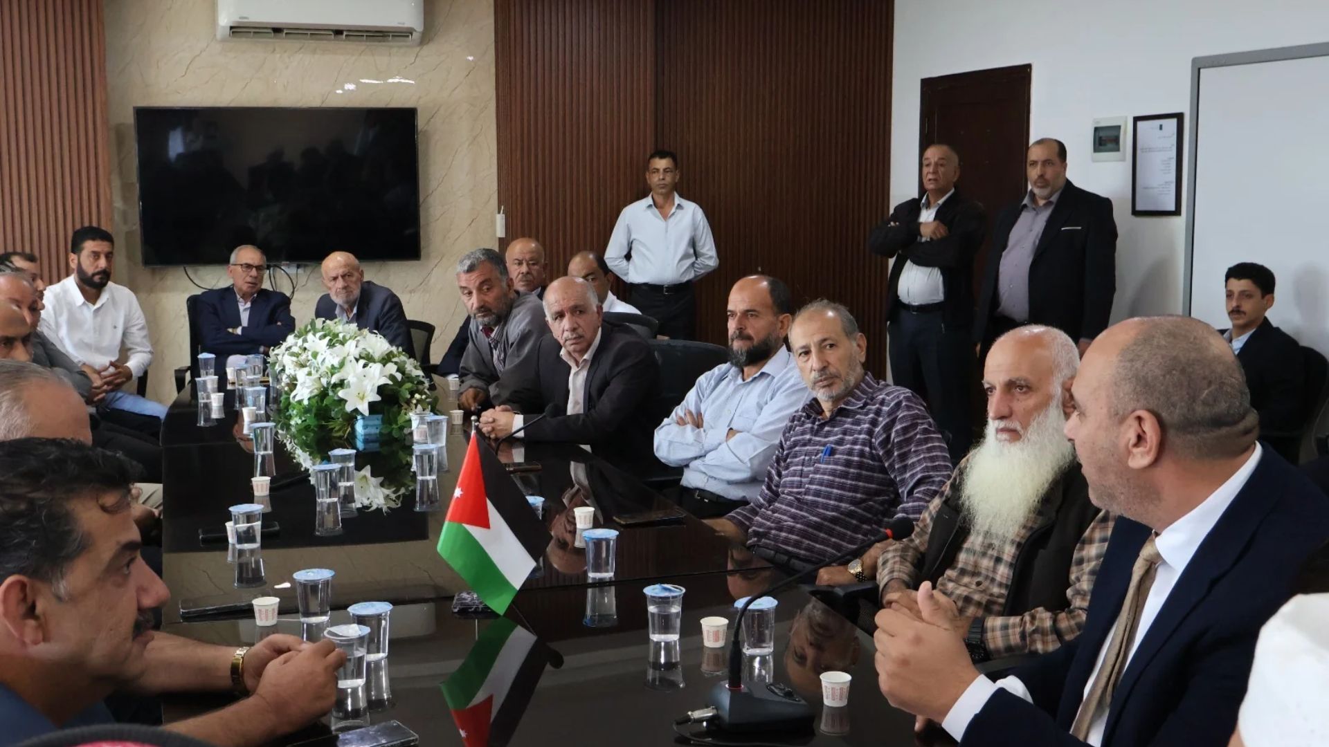 صورة حول : اجتماع موسع يبحث قضايا التكسي الأصفر والتطبيقات الذكية اجتماع موسع يبحث قضايا التكسي الأصفر والتطبيقات الذكية