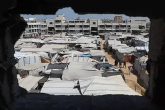 وفاة طفلتين إثر حريق اندلع في خيمة للنازحين بغزة
