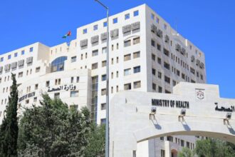الصحة تطلق خدمة «واتس ثرو» لصرف أدوية الأمراض المزمنة في 4 مراكز بعمان