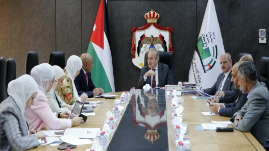 صورة حول : أبو السمن يؤكد تسريع تنفيذ مشاريع التحديث الاقتصادي أبو السمن يؤكد تسريع تنفيذ مشاريع التحديث الاقتصادي