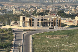 تركيب وتشغيل أنظمة للطاقة الشمسية في 4 مواقع تابعة لبلدية غرب إربد