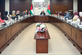 محافظ العقبة يلتقي الشباب لبحث دورهم بالتنمية