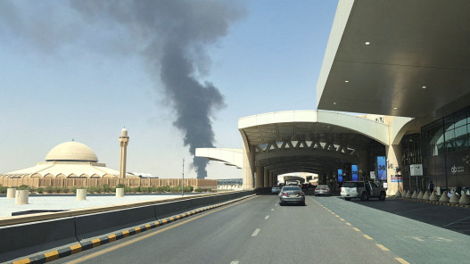 صورة حول : 3 وفيات و36 إصابة باعتداءين استهدفا مطاري أبها والملك خالد بالسعودية 3 وفيات و36 إصابة باعتداءين استهدفا مطاري أبها والملك خالد بالسعودية