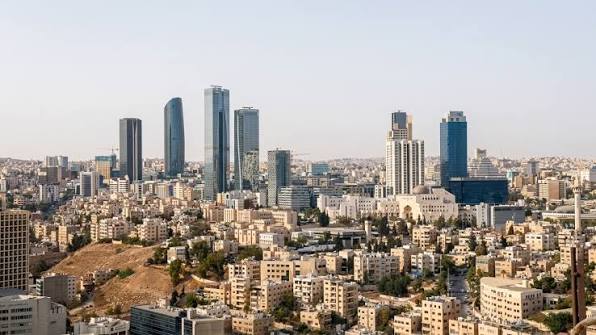 طقس معتدل حتى السبت وزخات مطرية متفرقة