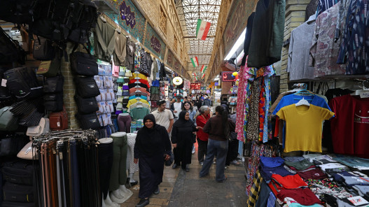 صورة حول : الحرب والتضخم يفاقمان أزمة الأسواق الإيرانية ويهددان التجار الحرب والتضخم يفاقمان أزمة الأسواق الإيرانية ويهددان التجار