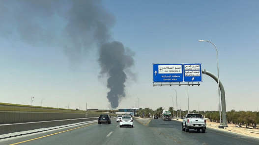 صورة حول : مطار الرياض يمدد تعليق عملياته عقب هجوم أوقع قتلى وجرحى مطار الرياض يمدد تعليق عملياته عقب هجوم أوقع قتلى وجرحى