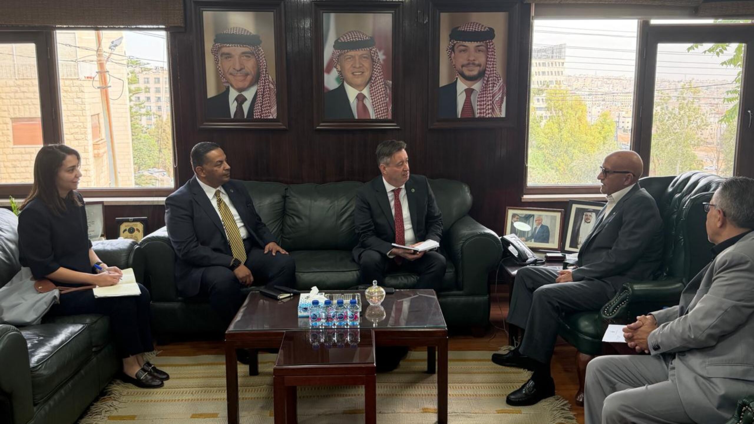وزير المياه يبحث مع صندوق المناخ الأخضر مشروع الناقل الوطني وتجهيز شبكات المياه لاستقباله