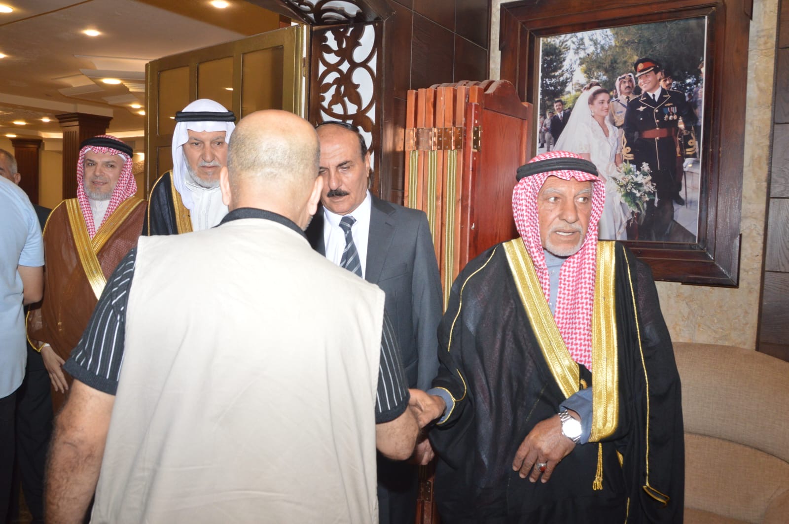 آل الحراسيس وال ابو عواد نسايب .. معالي جمال الصرايرة طلب والشيخ ابو عواد أجاب بطلب