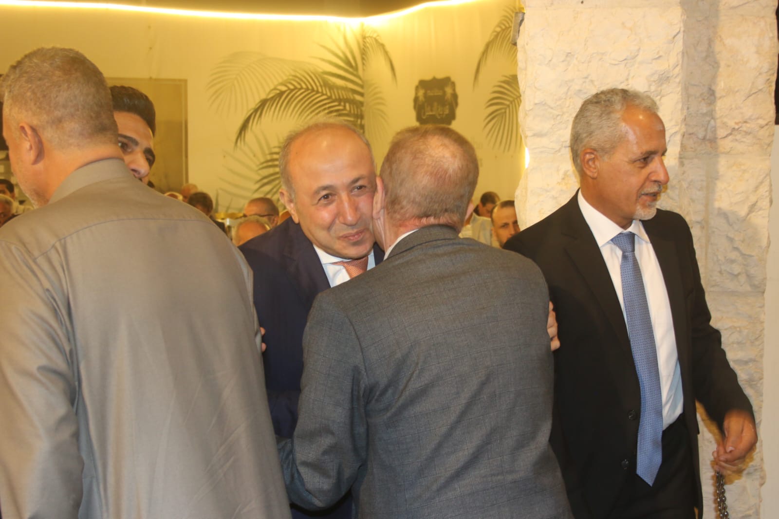 آل الحراسيس وال ابو عواد نسايب .. معالي جمال الصرايرة طلب والشيخ ابو عواد أجاب بطلب