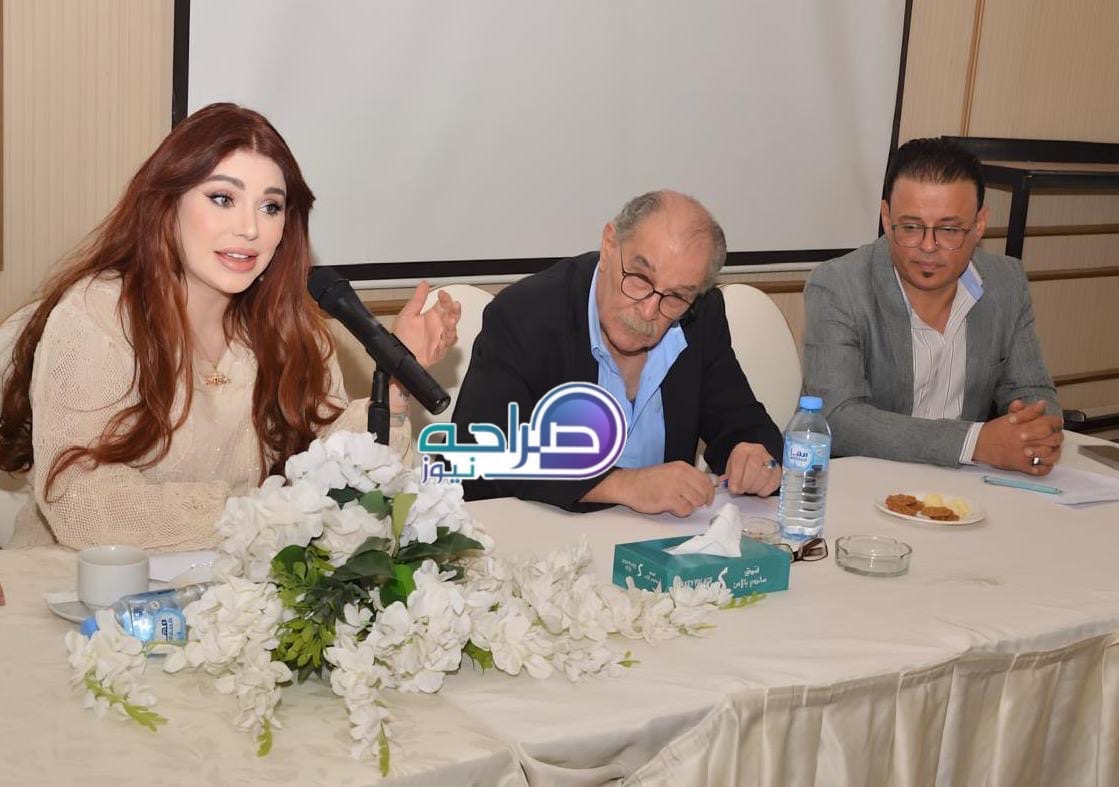 «أعطونا الطفولة» يجمع المسرح والحوار حول عالم الطفل