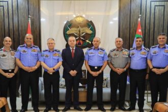 مدير الأمن العام يكرّم اللواء المتقاعد الدباس ويشيد بمسيرته في خدمة الوطن