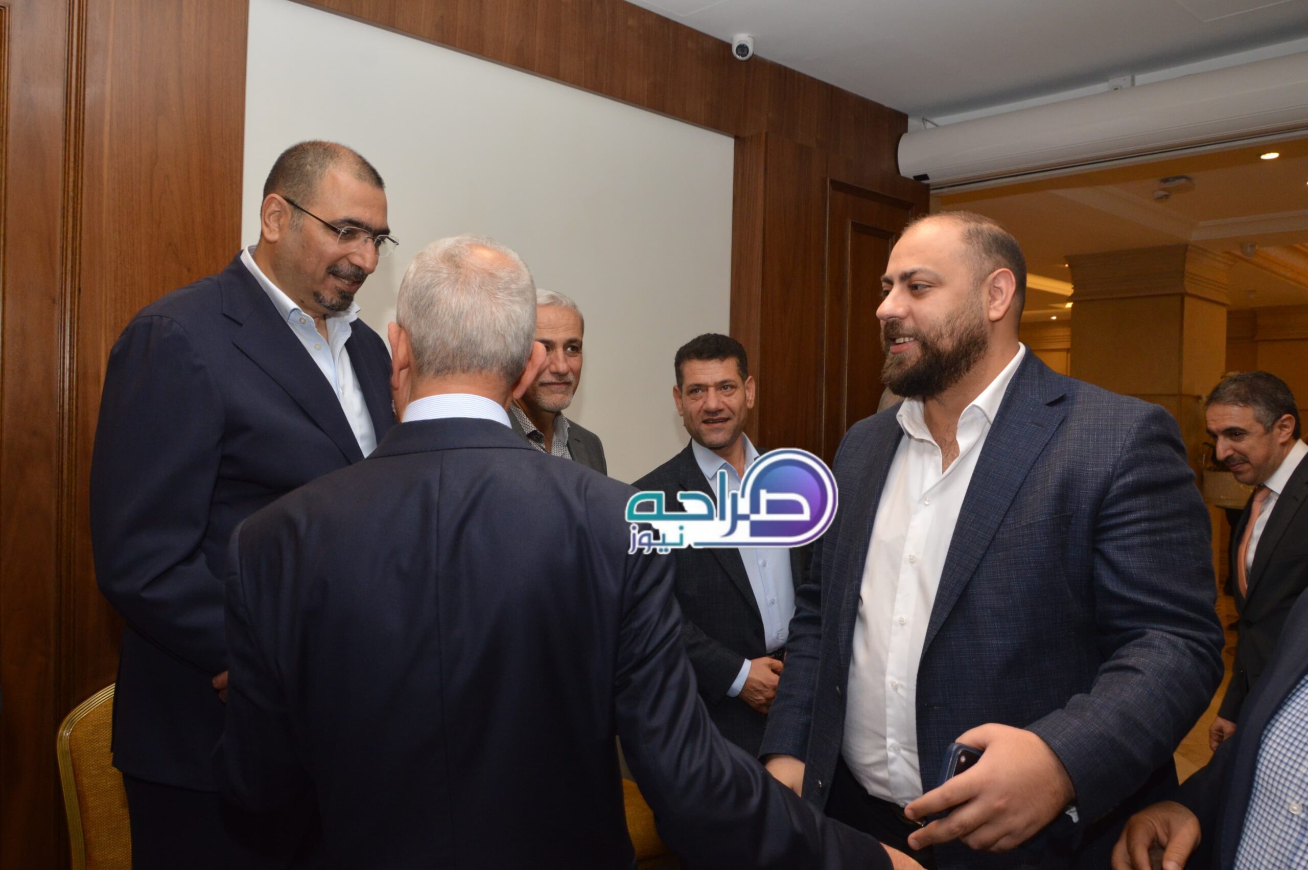 رئيس واعضاء "صناعة عمان" وممثلو القطاعات الصناعية يستقبلون المهنئين