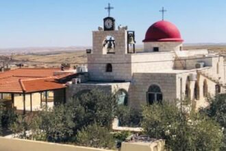 سفير الفاتيكان في الأردن يزور مصابي حادثة الكرك