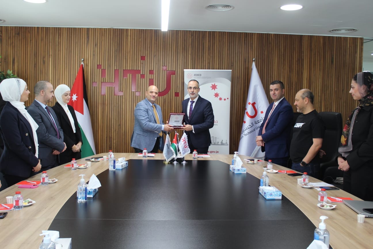 صورة حول : جيدكو وجامعة الحسين التقنية توقعان مذكرة تفاهم لتعزيز الابتكار وريادة الأعمال وربط المهارات التقنية باحتياجات سوق العمل جيدكو وجامعة الحسين التقنية توقعان مذكرة تفاهم لتعزيز الابتكار وريادة الأعمال وربط المهارات التقنية باحتياجات سوق العمل