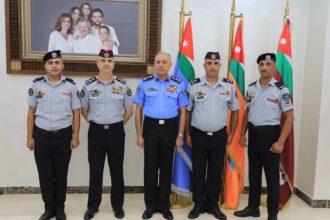 مدير الأمن العام يكرّم غطّاسي الدفاع المدني الذين تمكنوا من العثور على قدم مواطن عربي تعرّض لحادث في خليج العقبة وأسهموا في إنجاح إعادة زراعتها