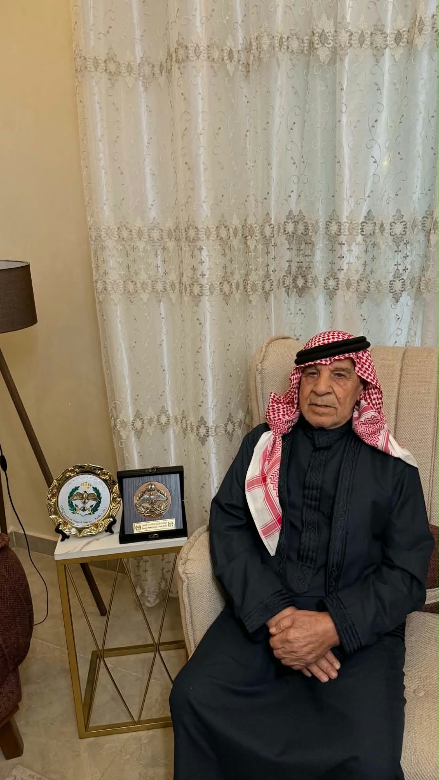 تكريم الشيخ أنور الرواشدة تقديرًا لتضحياته وبطولاته العسكرية