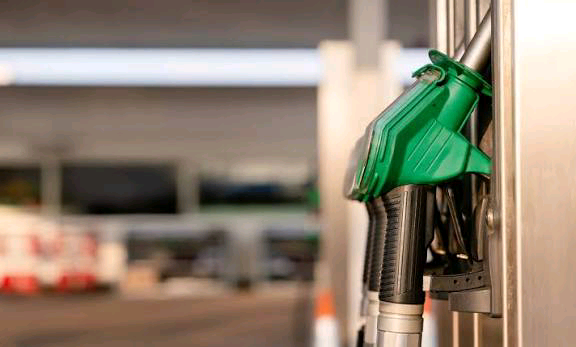 انخفاض أسعار البنزين والديزل في الإمارات