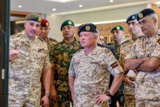 الملك يزور القيادة العامة للقوات المسلحة