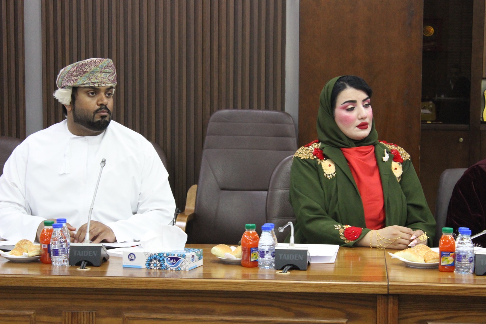 "الشؤون السياسية والبرلمانية" تستقبل وفداً من الأمانة العامة لمجلس الشورى العُماني