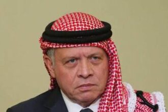 الملك يعزي السعودية بضحايا الاعتداءات على مطاري أبها والملك خالد