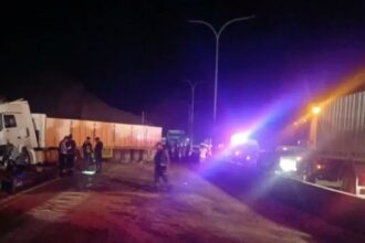 إغلاق الطريق باتجاه العقبة إثر تصادم شاحنتين عراقيتين على طريق الشاحنات الخلفي